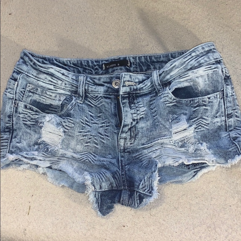 Distressed jeans with crazy patterns